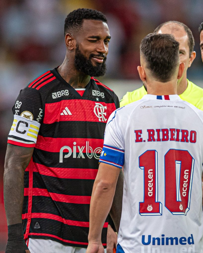 Gerson e Everton Ribeiro na partida entre Flamengo e Bahia no Maracanã - Créditos: Reprodução