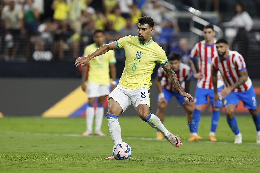 Paquetá faz gol de pênalti diante do Paraguai na Copa América - Foto: Rafael Ribeiro / CBF